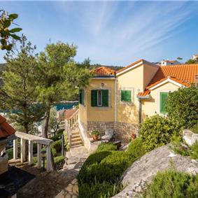 3 Bedroom Villa in Uvala Ljubljeva near Trogir, sleeps 6-7